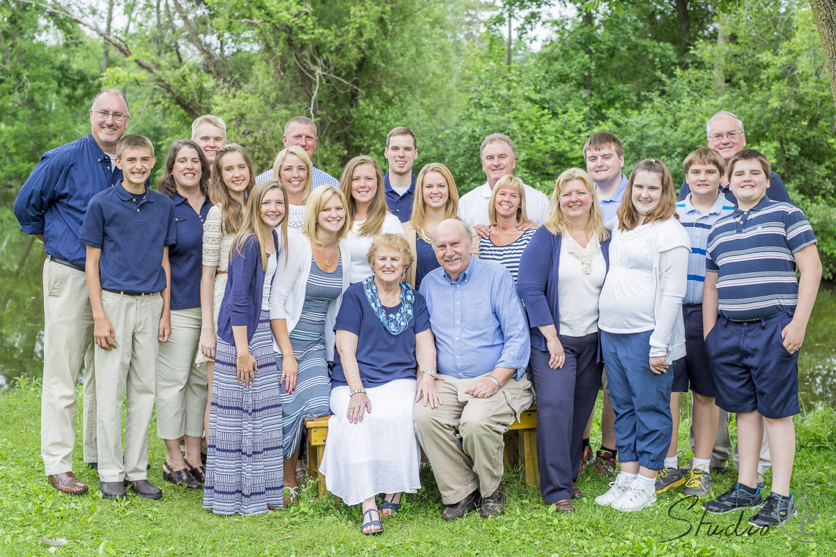 big-family-photography-greenfield-wi-greenfield-park-studio-re-009
