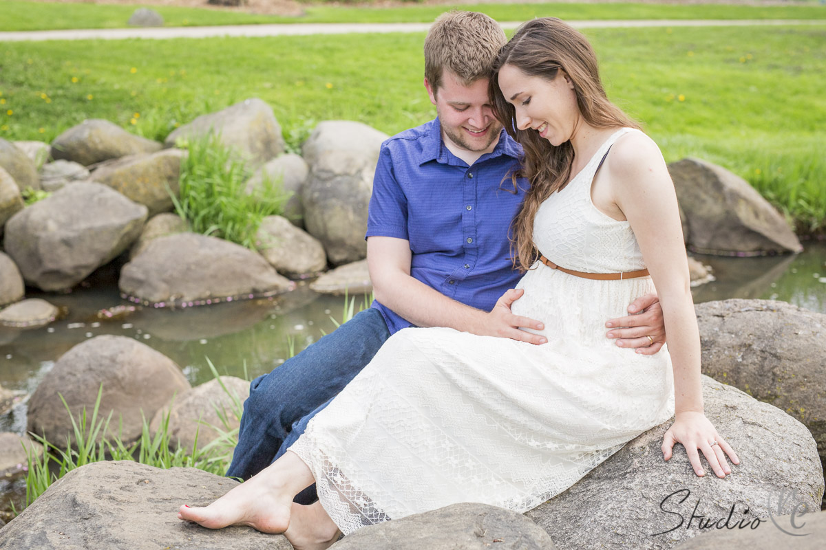 maternity-photography-waukesha-wi-frame-park-studio-re-002