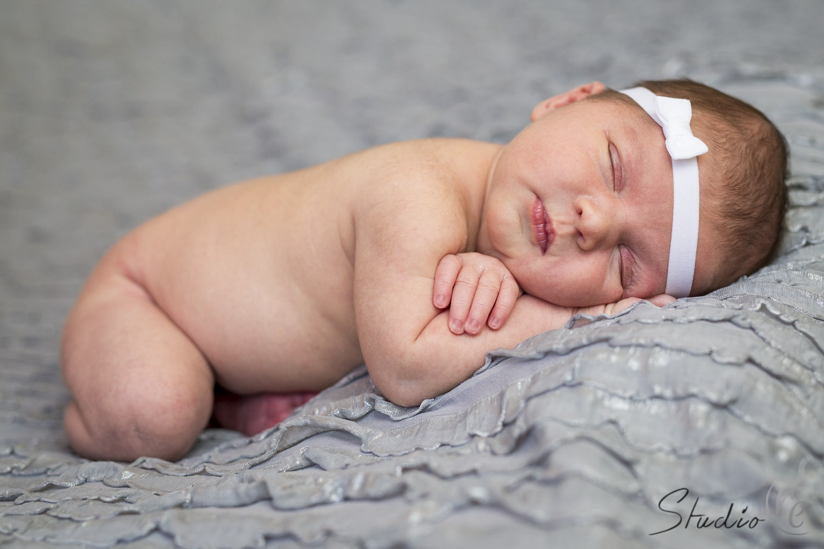 newborn-baby-photography-brookfield-wi-studio-re-012