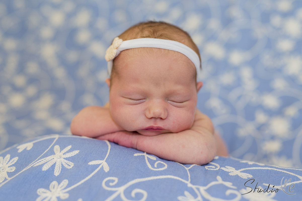 Waukesha On Location Indoor Studio and Lifestyle Newborn Baby Portrait Photos, Waukesha, WI-002